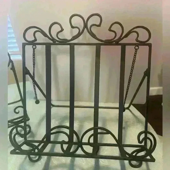 🌟 TWO Elegant Dk Brown/Black Metal Tabletop Easels w/chain/ball/swirl decor - Picture 5 of 6